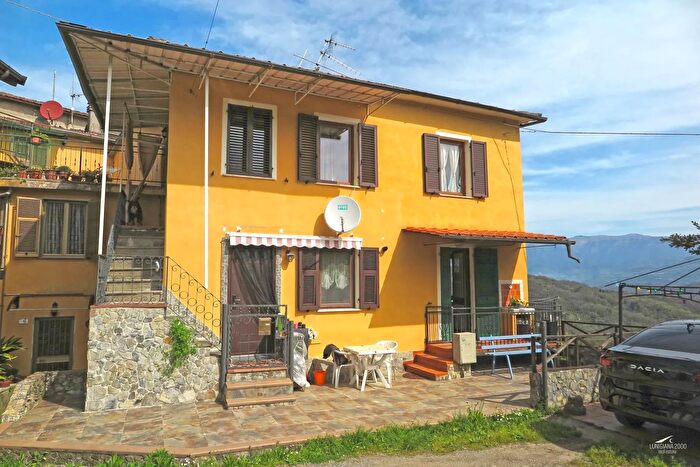 Casa trilocale in vendita in Tresana