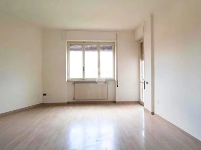 Appartamento con 11 locali in vendita in Via Renato Botondi, Terni