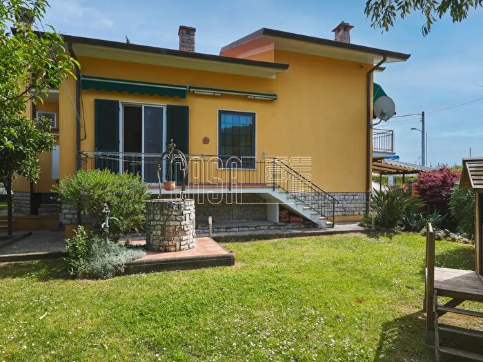 Casa con 5 locali in vendita in Via Persio, Ameglia