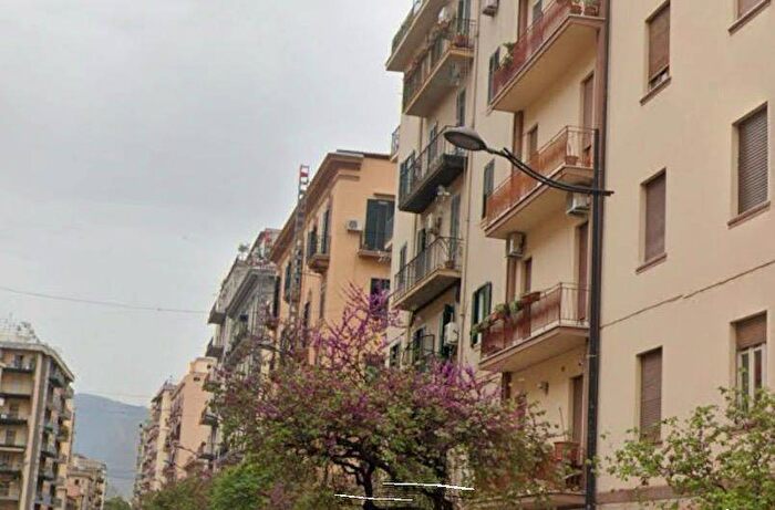Appartamento trilocale in affitto in Via Terrasanta, Notarbartolo Sciuti, Palermo