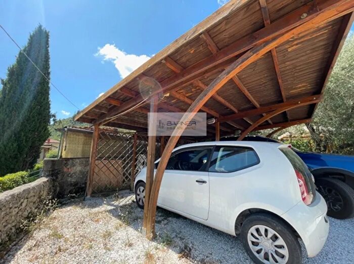 Appartamento trilocale in vendita in Camaiore