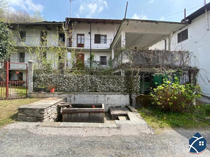 Casa con 8 locali in vendita in Pinasca Borgata Bernard, Pinasca