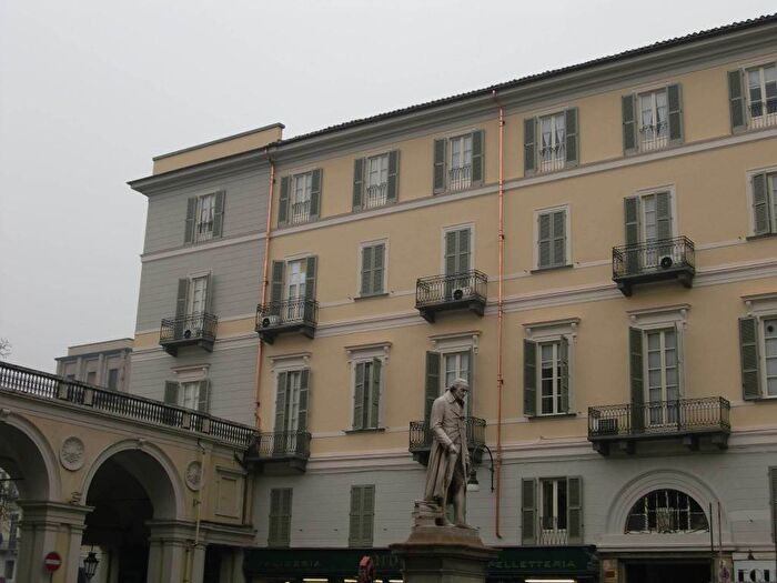 Appartamento con 5 locali in affitto in Piazza Giuseppe Luigi Lagrange, Via Roma, Torino