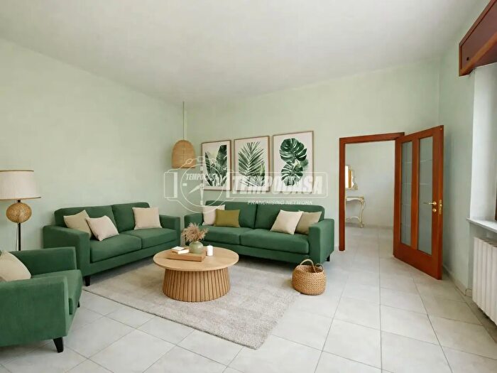 Appartamento quadrilocale in vendita in Via C Colombi, Varedo