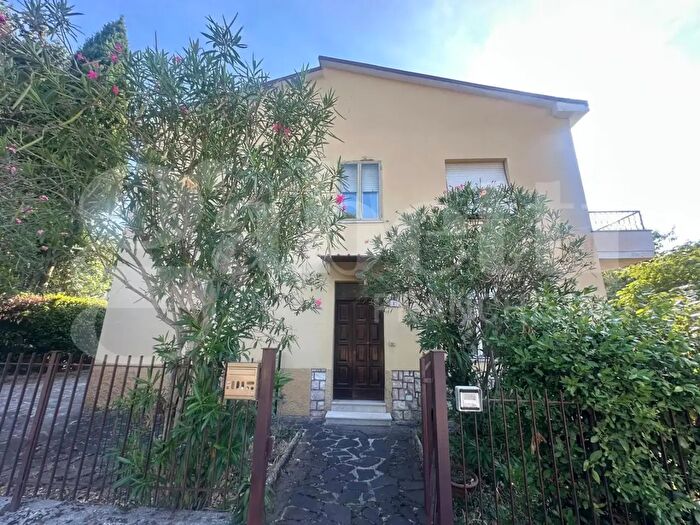 Appartamento trilocale in vendita in Via Tanaro, Foligno