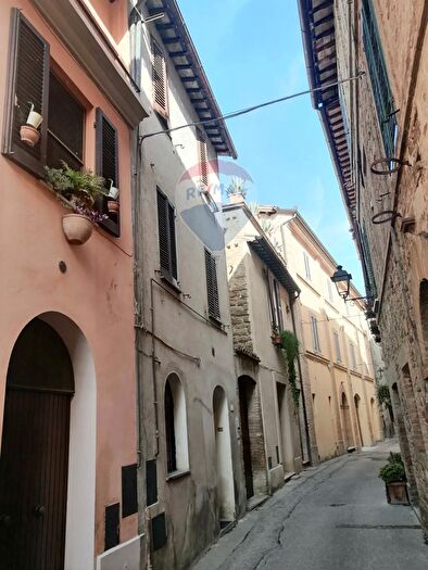 Casa quadrilocale in vendita in Via SMaria, Bevagna