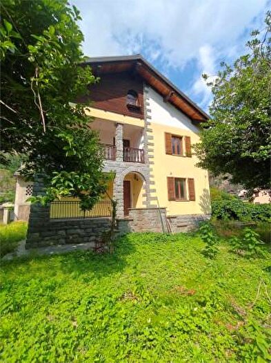 Casa con 6 locali in vendita in Frazione, Arnad