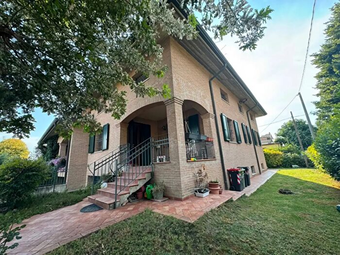 Casa con 5 locali in vendita in Cavezzo