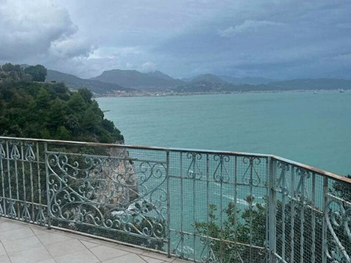 Appartamento trilocale in affitto in Via Provinciale, Erchie, Maiori