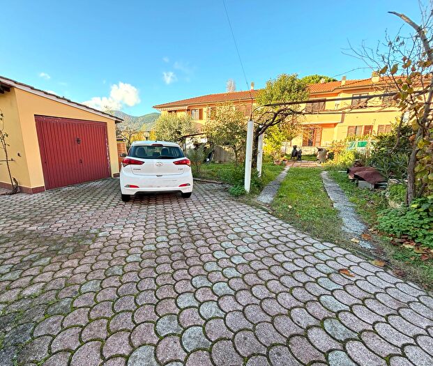 Appartamento con 8 locali in vendita in Bientina