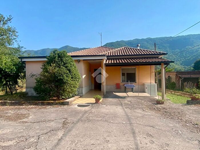 Casa con 6 locali in vendita in Via Saccocci, Villa Latina