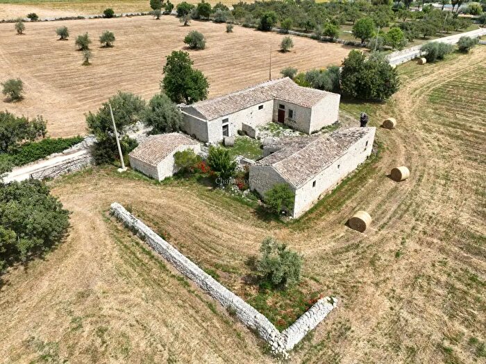 Casa con 6 locali in vendita in Provinciale, Modica