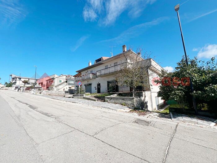 Appartamento trilocale in vendita in Via Marsicana, Pescorocchiano