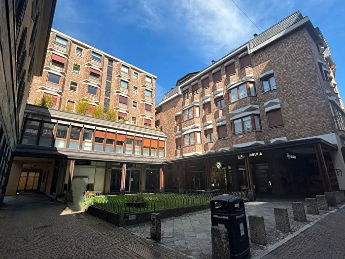 Appartamento quadrilocale in vendita in Via Cavour, Lecco