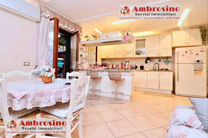 Appartamento trilocale in vendita in Via Cardinale Capecelatro, Napoli