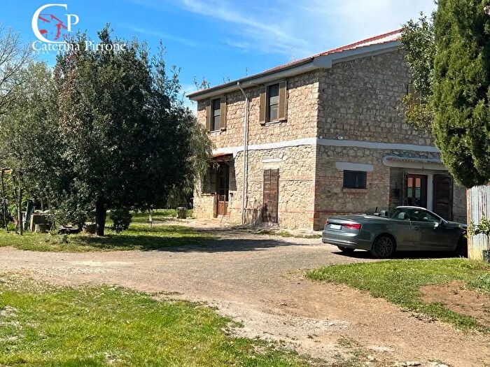Casa con 8 locali in vendita in Strada Provinciale Collacchia Snc, Gavorrano