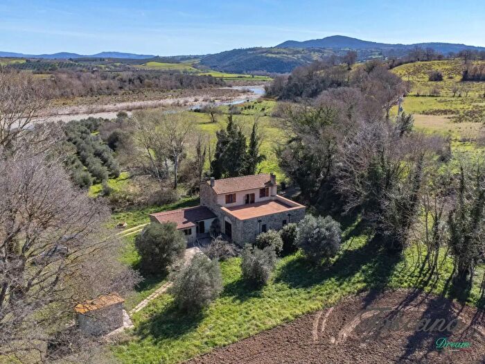 Casa con 7 locali in vendita in Scansano