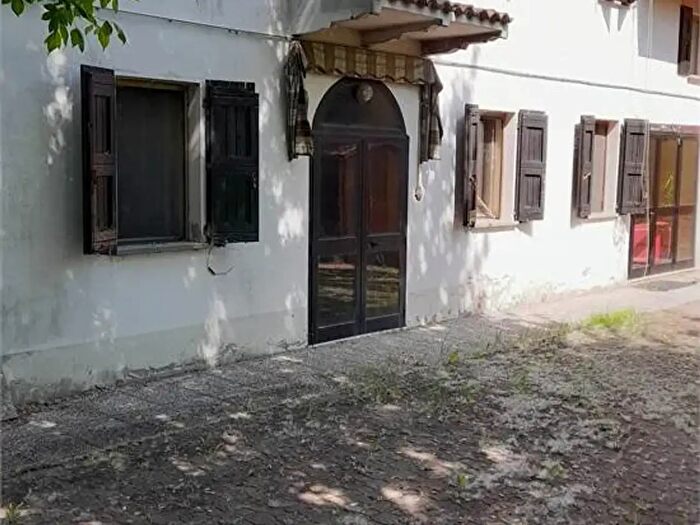 Casa con 9 locali in vendita in Ravarino Via Muzza, Ravarino