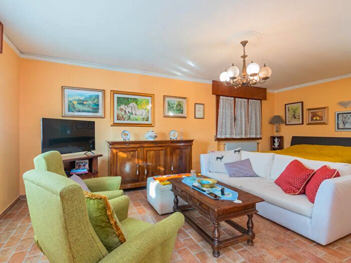 Casa con 9 locali in vendita in Via Fontanazze, Codogne