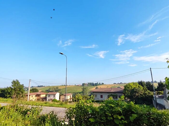 Casa con 6 locali in vendita in Viale dei Mille d, Ziano Piacentino
