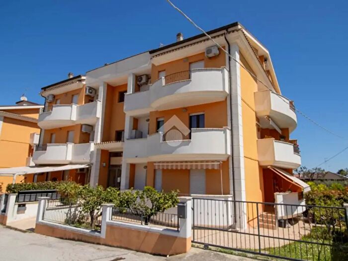 Appartamento trilocale in vendita in Via Muracche, Tortoreto