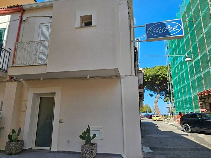 Appartamento bilocale in affitto in Via Marina, Soverato Marina, Soverato