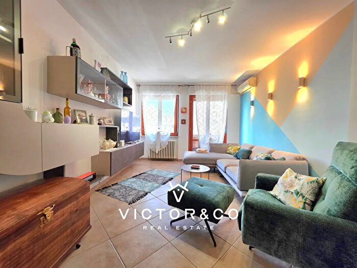 Appartamento quadrilocale in vendita in Via Luigi Camoletti Snc, Novara