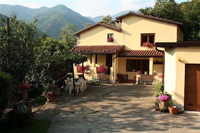 Casa con 8 locali in vendita in Barga