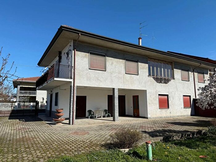 Casa con 6 locali in vendita in Via Cadorna, Cavaglio DAgogna