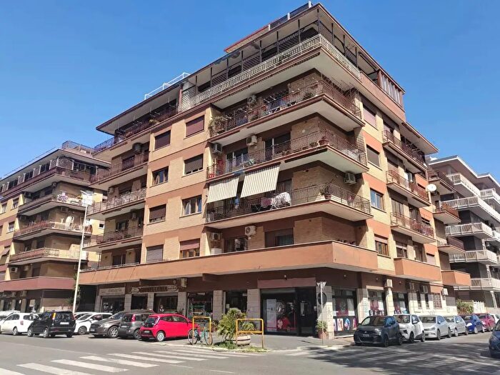 Appartamento trilocale in vendita in Corso Duca di Genova, Roma