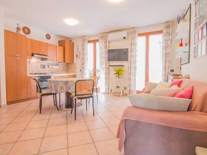 Appartamento trilocale in vendita in Vicolo Sagramose, Lazise