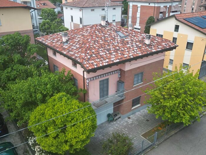 Casa con 9 locali in vendita in Marzabotto, Scandiano