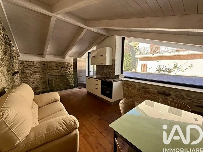 Appartamento con 5 locali in vendita in Via del Centro Snc, Vessalico