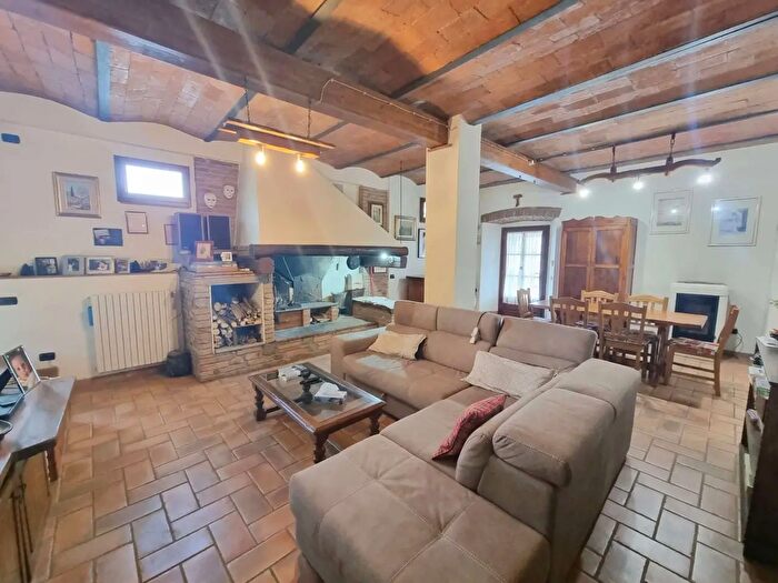 Casa con 5 locali in vendita in Montespertoli