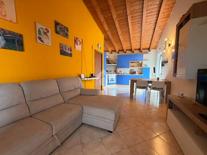 Appartamento bilocale in affitto in Via Selva, Zandobbio