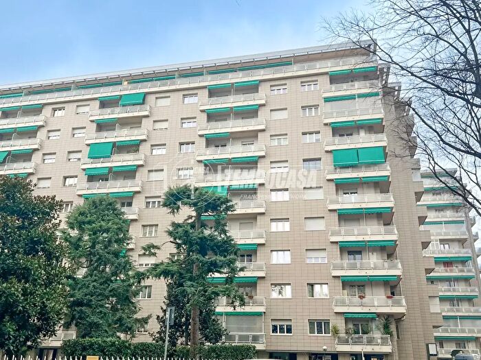 Appartamento trilocale in vendita in Corso Sebastopoli, Torino