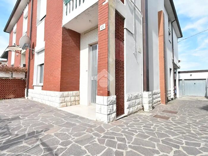 Casa con 6 locali in vendita in Via della Repubblica, Savignano Sul Rubicone