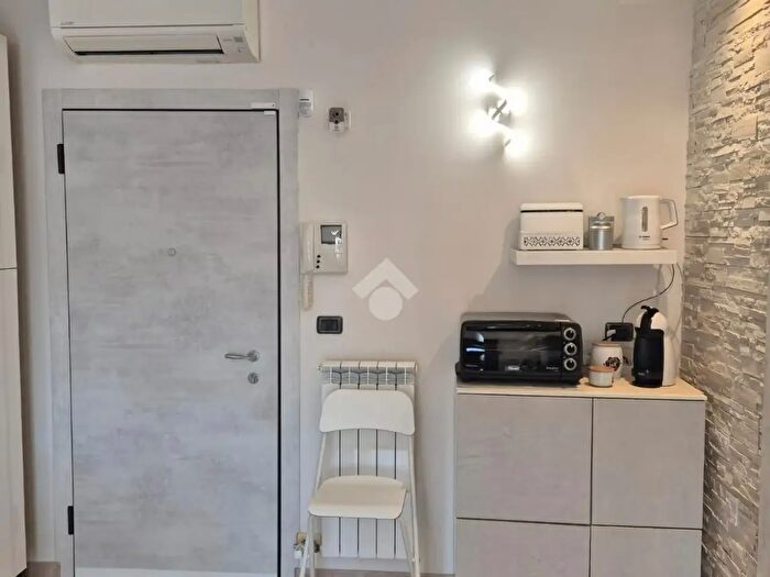 Appartamento bilocale in vendita in Via Imola, Verona