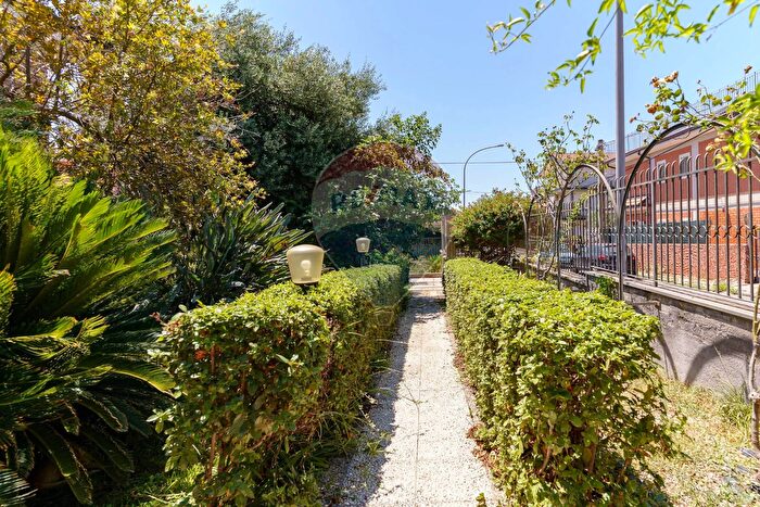 Casa con 9 locali in vendita in Via Domenico Scarlatti, Motta SantAnastasia