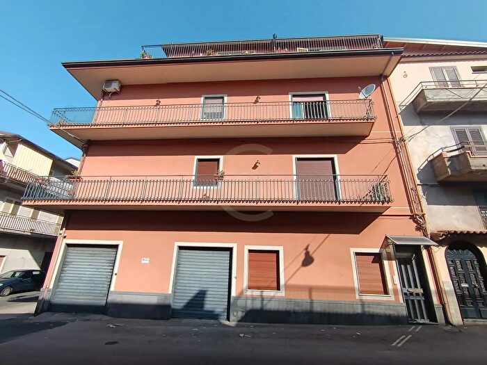 Appartamento con 7 locali in vendita in Via Texas, Biancavilla