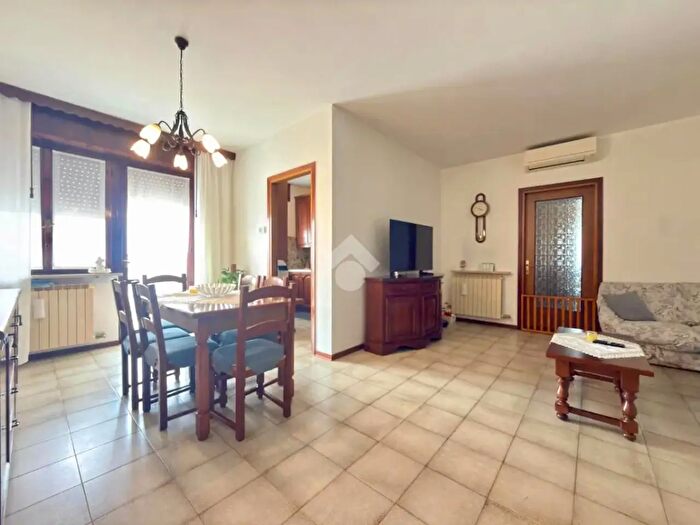 Appartamento quadrilocale in vendita in Via Venezia, Arcole