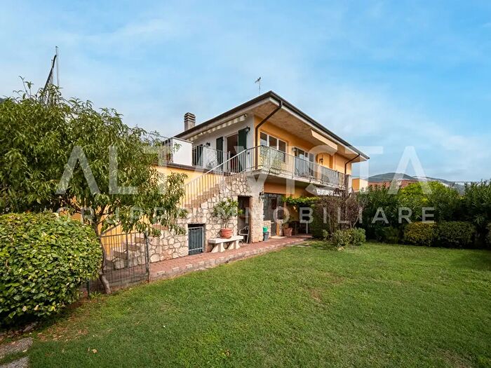 Appartamento trilocale in vendita in Via Giacomo Puccini, Botticino