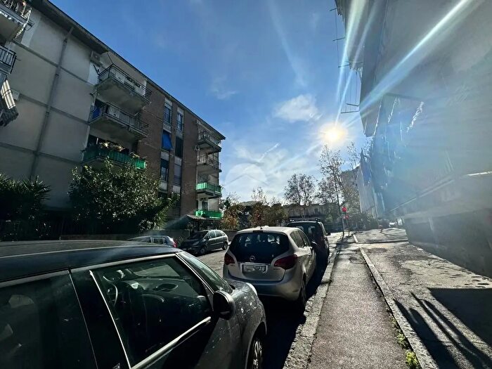 Appartamento trilocale in vendita in Via Tarquinio Prisco, Napoli