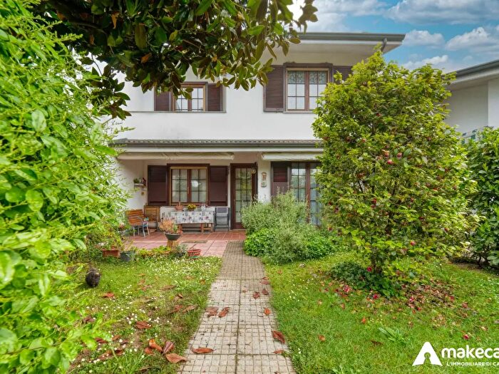 Casa quadrilocale in vendita in Via della Pace, Casalmaiocco