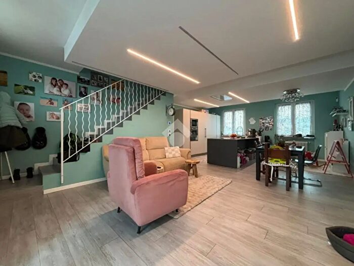 Casa quadrilocale in vendita in Via Colombo, Rivolta DAdda