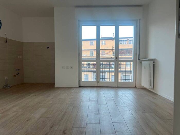 Appartamento trilocale in affitto in Corso San Gottardo, Milano