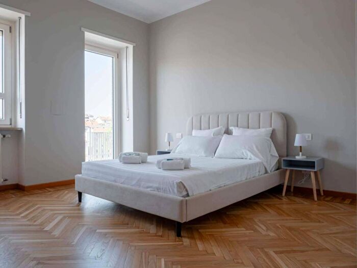 Appartamento trilocale in affitto in Piazza della Repubblica, Aurora, Torino