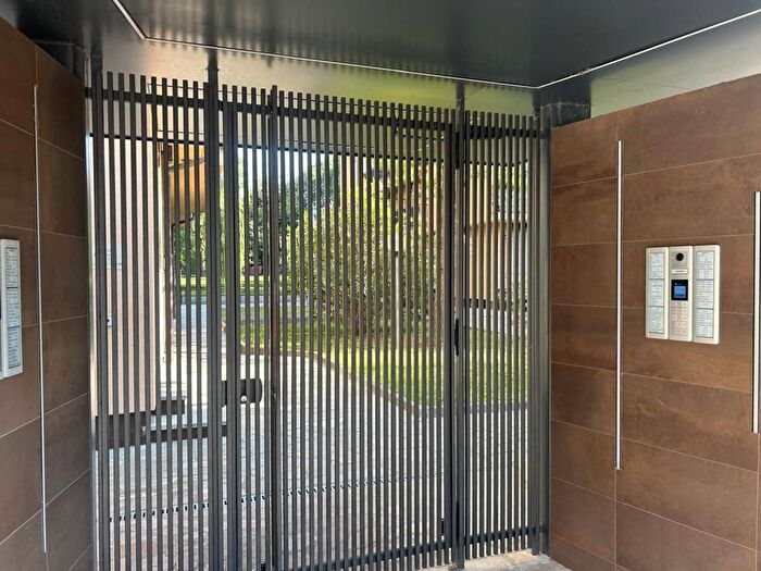 Appartamento bilocale in affitto in Via Giuseppe Candiani, Dergano, Milano