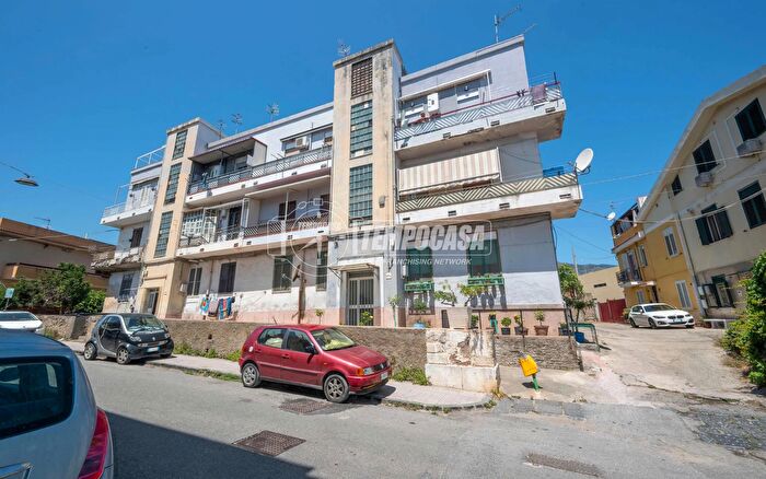 Appartamento bilocale in vendita in Via Consolare Valeria Tremestier, Messina