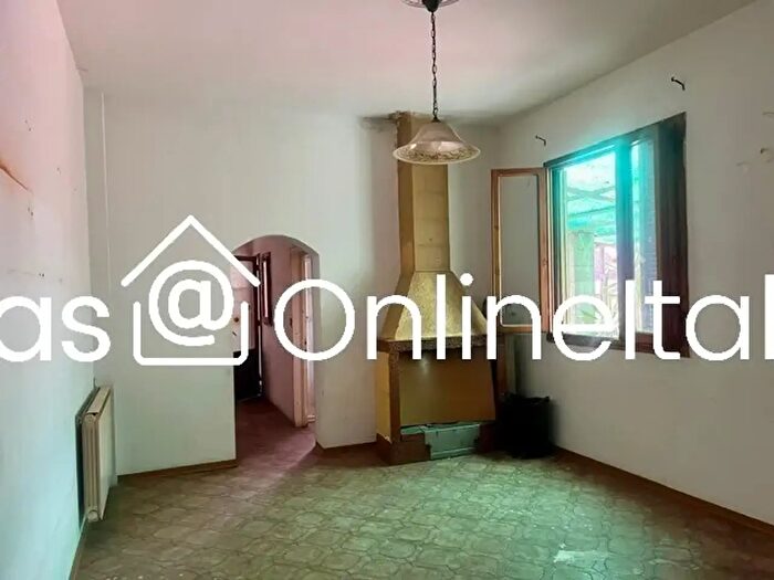 Appartamento con 6 locali in vendita in Via Valeria Tozzini Prato, Prato